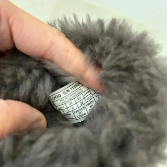 UGG CLASSIC  II Kids
Size 6 C grey - Picture 10 of 11